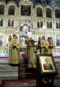 Божественная литургия в Духосошественском кафедральном соборе города Саратова