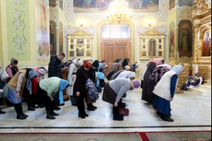 Божественная литургия в храме в честь Покрова Пресвятой Богородицы г.Саратова