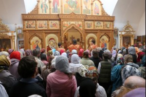 Божественная литургия и панихида в Свято-Никольском храме на Елшанском кладбище Саратова