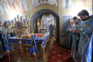 Божественная литургия в Свято-Троицком соборе Саратова