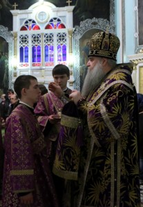 Всенощное бдение в Духосошественском кафедральном соборе Саратова