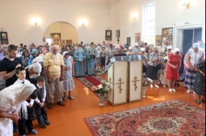 Божественная литургия в храме в честь Покрова Пресвятой Богородицы р.п. Новые Бурасы