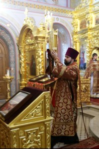 Божественная литургия в Свято-Троицком кафедральном соборе г. Саратова