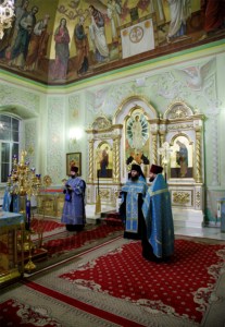 Всенощное бдение в храме в честь Покрова Пресвятой Богородицы г. Саратова