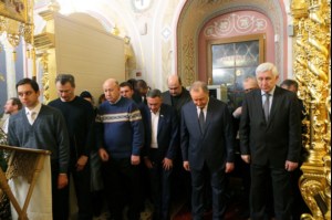 Митрополит Лонгин совершил Рождественское ночное богослужение