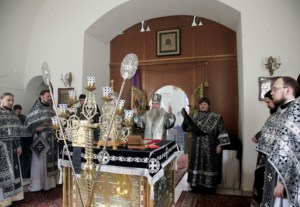 Литургия Преждеосвященных Даров на Архиерейском подворье — храме в честь иконы Божией Матери «Утоли моя печали» г.Саратова