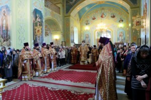 В Великий Четверг Митрополит Лонгин совершил Литургию Василия Великого и Чин умовения ног