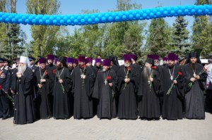 Митрополит Лонгин принял участие в торжественных мероприятиях в парке Победы на Соколовой горе