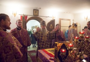 Божественная литургия в храме в честь Воздвижения Честнаго и Животворящего Креста Господня г. Саратова