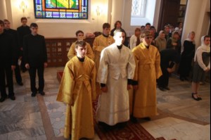 Божественная литургия в храме в честь иконы Божией Матери «Утоли моя печали»