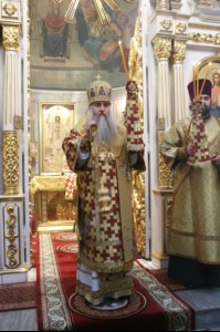 Божественная литургия в храме во имя Всех Святых, в земле Российской просиявших г. Саратова
