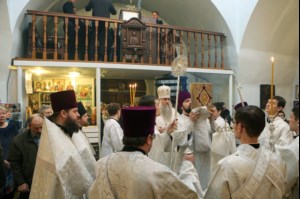 Божественная литургия и панихида в храме во имя святителя и чудотворца Николая на Елшанском кладбище г. Саратова
