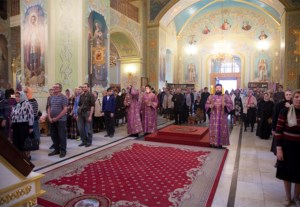 Всенощное бдение в храме в честь Покрова Пресвятой Богородицы г.Саратова