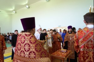 Митрополит Лонгин освятил здание средней школы ст. Курдюм Татищевского района