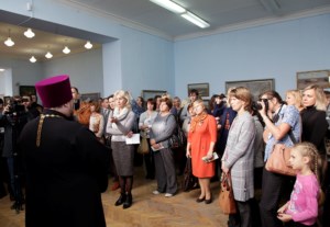Представитель епархии принял участие в открытии выставки «Чтобы знали и помнили!» в Энгельсском краеведческом музее
