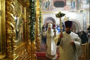 Рождественская Божественная литургия в Свято-Троицком кафедральном соборе Саратова
