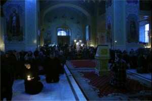 Великое повечерие с чтением канона преподобного Андрея Критского в храме в честь Покрова Пресвятой Богородицы г. Саратова
