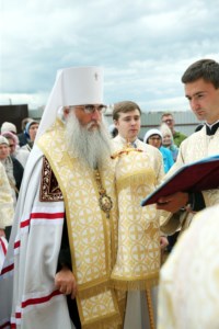 Митрополит Лонгин совершил чин освящения крестов и куполов строящегося храма во имя новомучеников и исповедников Саратовских г. Саратова