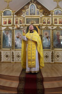 Божественная литургия в храме всех Крымских святых и великомученика Феодора Стратилата в г. Алушта