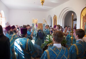 Божественная литургия в храме в честь Успения Пресвятой Богородицы п. Возрождение Хвалынского района