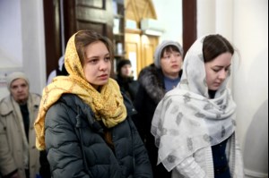 Божественная литургия на Архиерейском подворье — храме в честь иконы Божией Матери «Утоли моя печали» г. Саратова