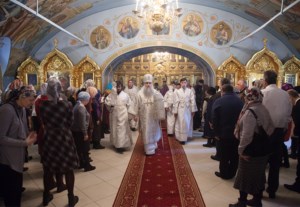 Божественная литургия и крещение оглашенных в Свято-Троицком кафедральном соборе Саратова