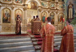 Всенощное бдение в храме в честь Покрова Пресвятой Богородицы г.Саратова