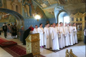 Крещальная литургия в Свято-Троицком соборе Саратова