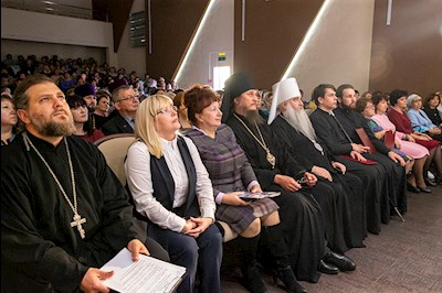 Митрополит Лонгин принял участие в пленарном заседании Покровских образовательных чтений