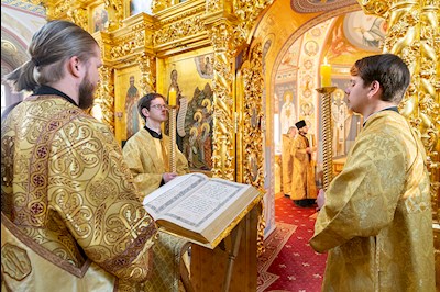 Божественная литургия в Свято-Троицком кафедральном соборе г. Саратова