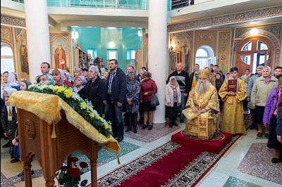 Божественная литургия в храме Всех святых, в земле Русской просиявших, г. Саратова