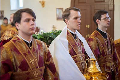 Божественная литургия в храме во имя святого благоверного князя Михаила Черниговского и боярина его Феодора на Увекском кладбище г. Саратова