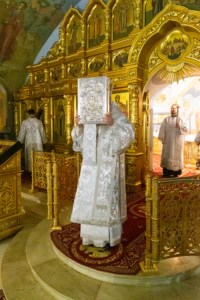 Митрополит Лонгин совершил чин Великого освящения воды