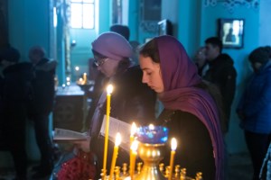 Великое повечерие с чтением канона преподобного Андрея Критского в храме Сошествия Святого Духа г. Саратова