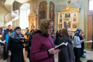 Великое повечерие с чтением канона преподобного Андрея Критского в храме Покрова Пресвятой Богородицы г. Саратова