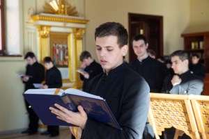 Уставное богослужение на Архиерейском подворье — в храме во имя святого апостола и евангелиста Иоанна Богослова при СПДС
