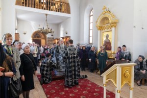Литургия Преждеосвященных Даров, малое повечерие и утреня Великого Четвертка на Архиерейском подворье — в храме во имя святых равноапостольных Мефодия и Кирилла при СГУ