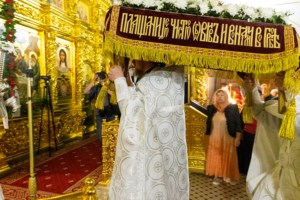 Митрополит Лонгин совершил пасхальное богослужение