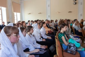Воспитанницы Межъепархиального женского духовного училища представили отчетный концерт