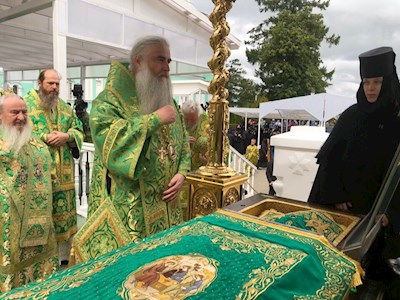 Божественная литургия на соборной площади Серафимо-Дивеевского монастыря