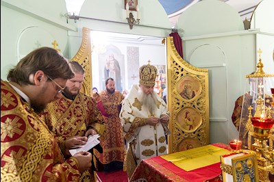 Божественная литургия в храме во имя великомученика и целителя Пантелеимона г. Саратова