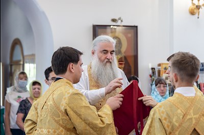 Божественная литургия в храме во имя святых первоверховных апостолов Петра и Павла г. Аткарска
