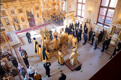 Митрополит Игнатий совершил Божественную литургию в храме во имя святого апостола и евангелиста Иоанна Богослова при СПДС