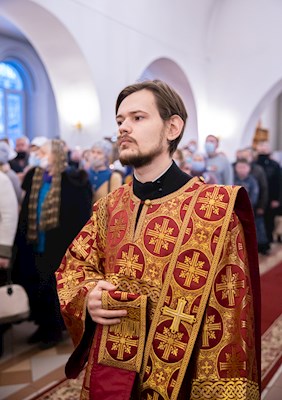 Митрополит Игнатий совершил Божественную литургию в Петропавловском храме Саратова