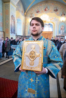Митрополит Саратовский и Вольский Игнатий совершил вечерню в соединении с Литургией Иоанна Златоуста в Покровском соборе г. Саратова