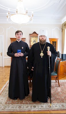 Митрополит Игнатий вручил награды сотрудникам Саратовского епархиального управления