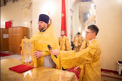 Митрополит Игнатий совершил Божественную литургию и молебен на новый год в Покровском соборе г. Саратова