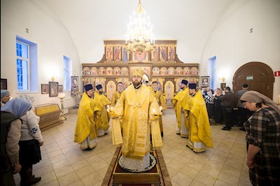 Митрополит Игнатий совершил Божественную литургию в храме во имя святителя Николая Японского г. Саратова