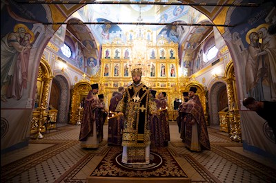 Митрополит Игнатий совершил вечернюю Литургию Преждеосвященных Даров в Свято-Троицком кафедральном соборе г. Саратова