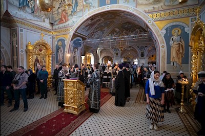 Митрополит Игнатий совершил великое повечерие с чтением Великого покаянного канона преподобного Андрея Критского в Свято-Троицком кафедральном соборе г. Саратова